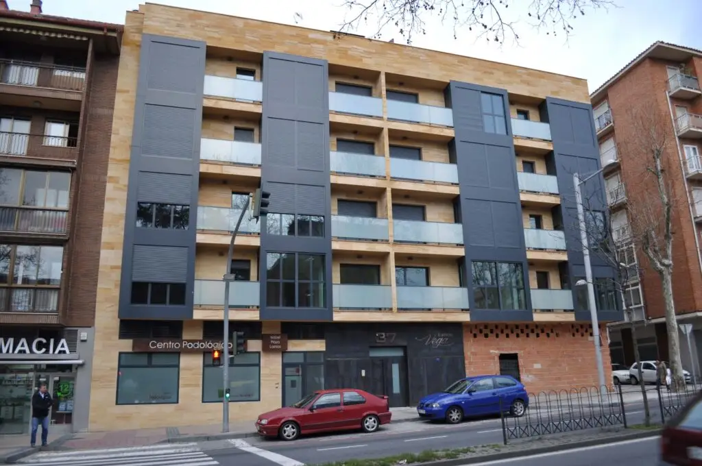 Imagen de un edifico de pisos