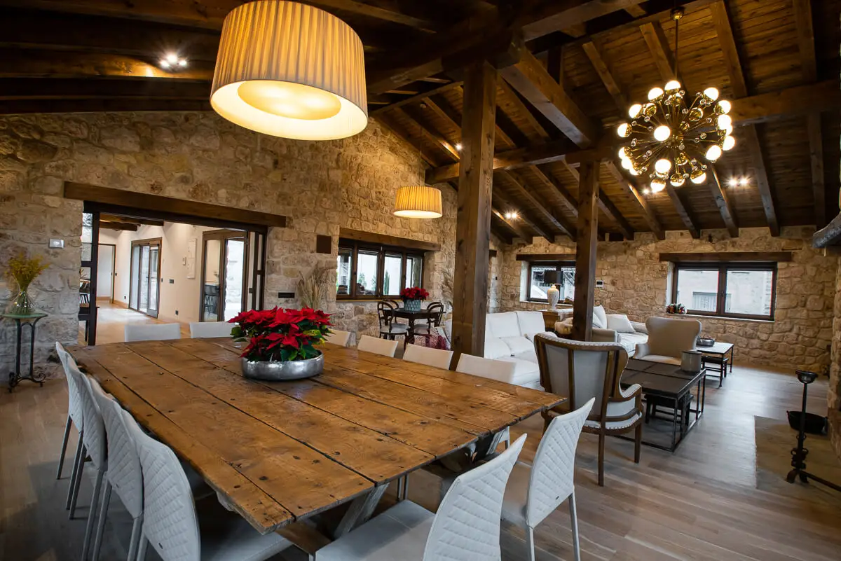 Imagen de un salón interior rústico